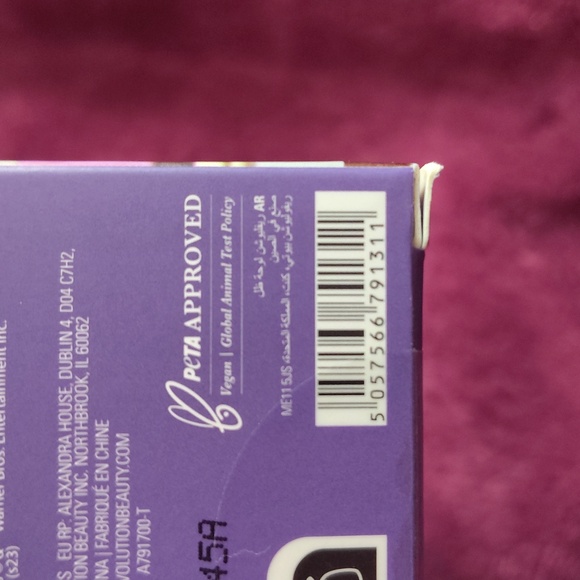 NWT Willy Wonka-Chocolate Factory x Makeup Revolution Golden Egg Highlighter - Picture 6 of 6